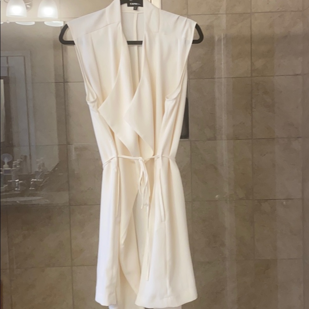 NWOT Express Sleeveless tunic blazer.